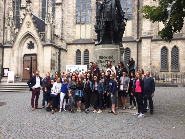 Group of students in front of JS Bach statue