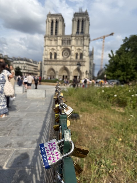 Locks linned up toward the Norte Dame