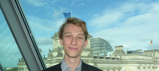 Student in front of the German Parliament