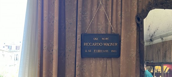 A sign in a musuem about Riccardo Wagner