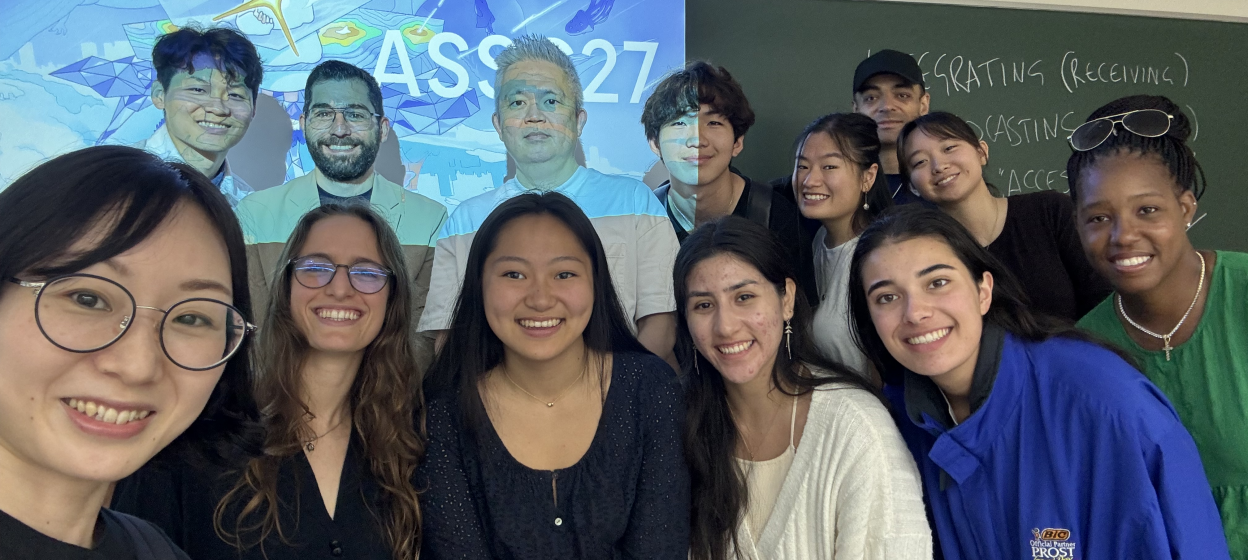 Dayana Sharlyn Vargas Pineda with a group of friends from the Neuroscience program