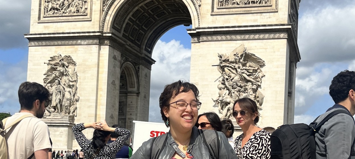 Imani standing in front of the Arc de Triomphe in Paris