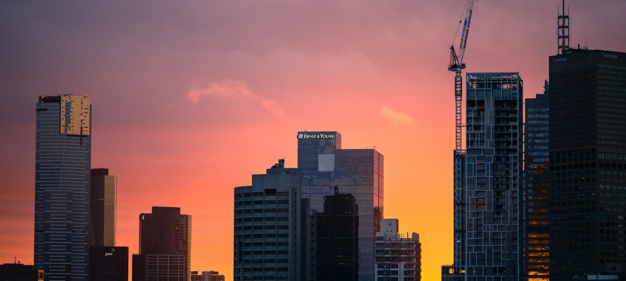 Skyline of Melbourne, Australia during a sunset with colors of yellow and pink