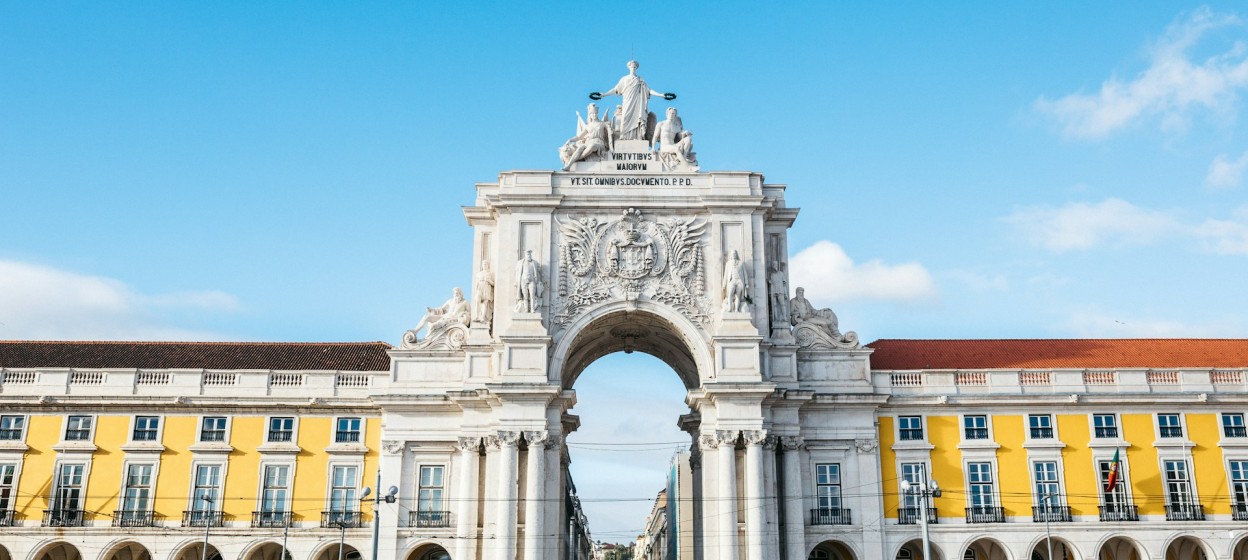 Terreiro do Paço, Lisbon, a white concerte building under the blue sky