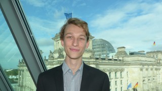 Student in front of the German Parliament