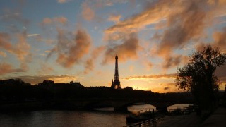 The silhouette of the Effiel Tower as the sunsets